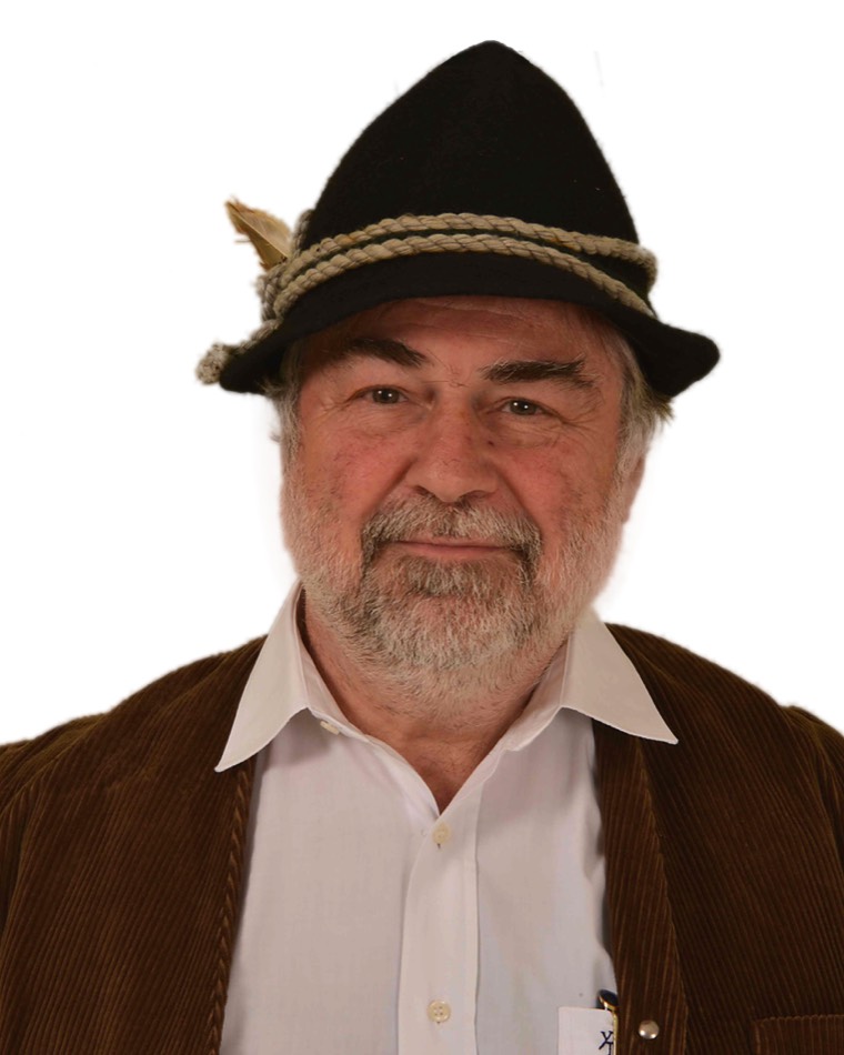 Portrait d’un membre des Pils-Schnaps en costume traditionnel